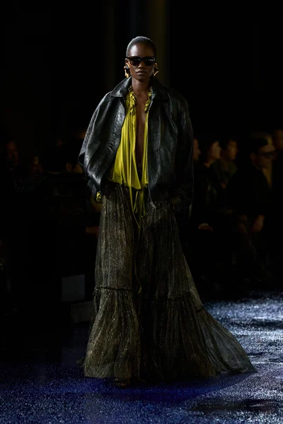 Look 24